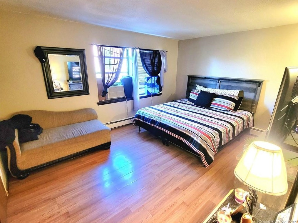 270 Bellevue St, Hartford CT 06120-2403 exterior