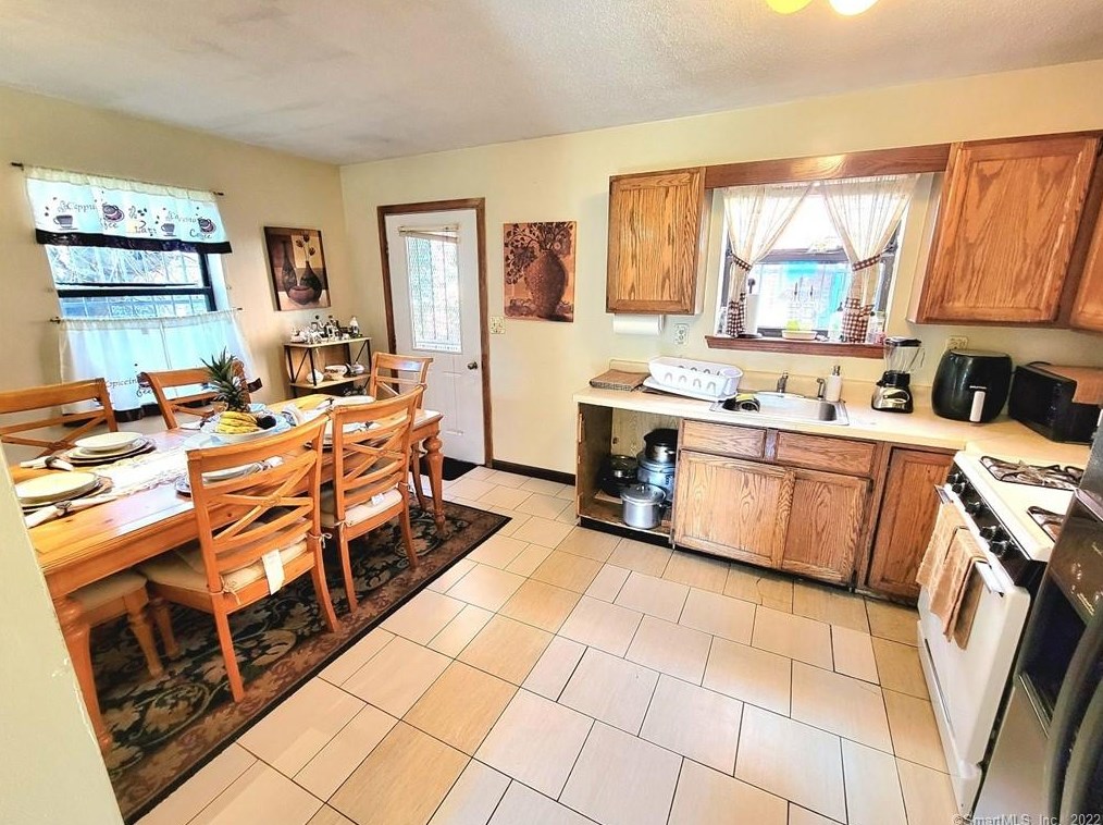 270 Bellevue St, Hartford CT 06120-2403 exterior