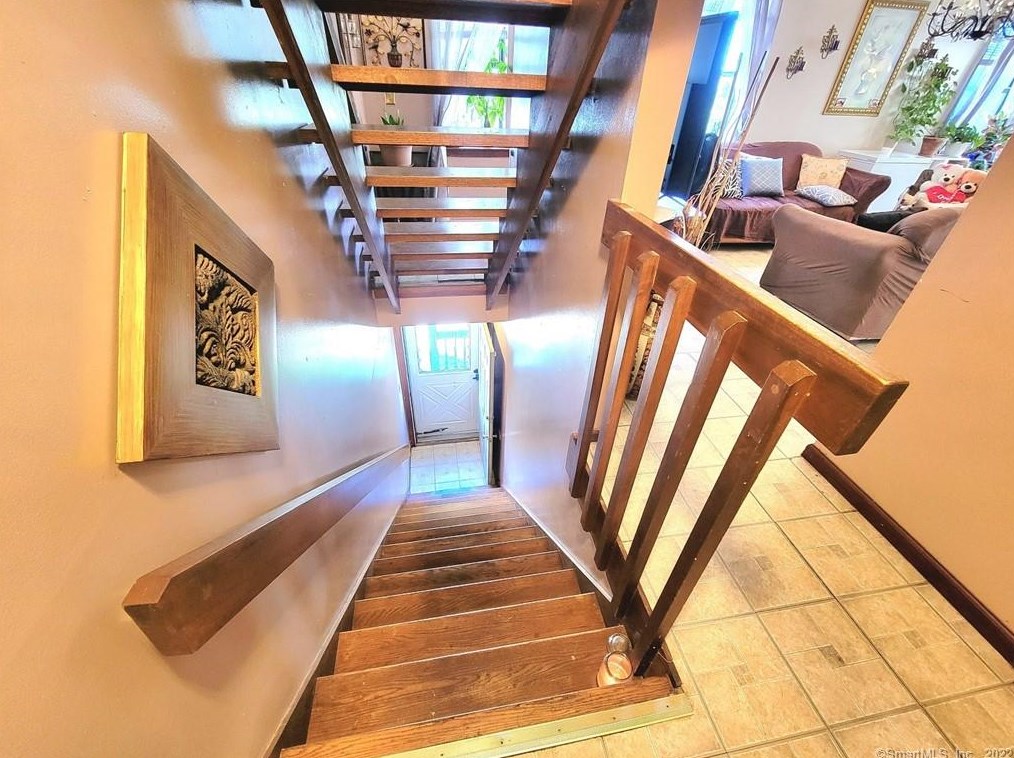 270 Bellevue St, Hartford CT 06120-2403 exterior