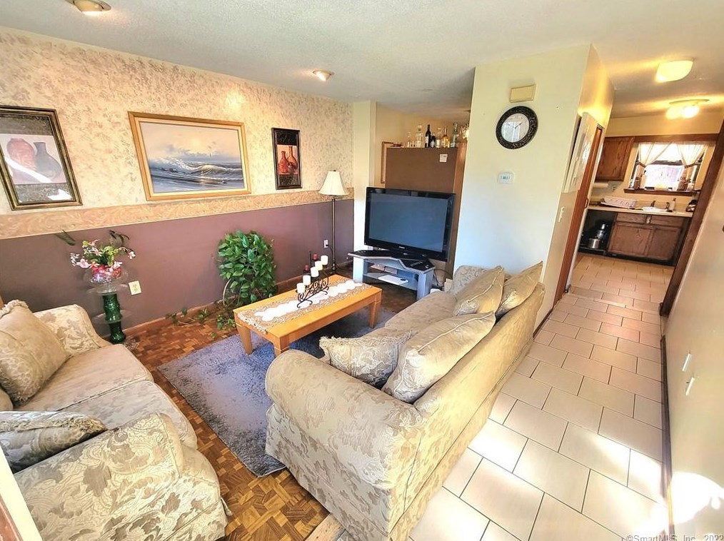 270 Bellevue St, Hartford CT 06120-2403 exterior