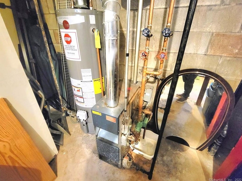 270 Bellevue St, Hartford CT 06120-2403 exterior