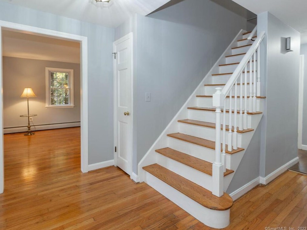 111 Tamara Cir, Avon CT 06001-2254 exterior