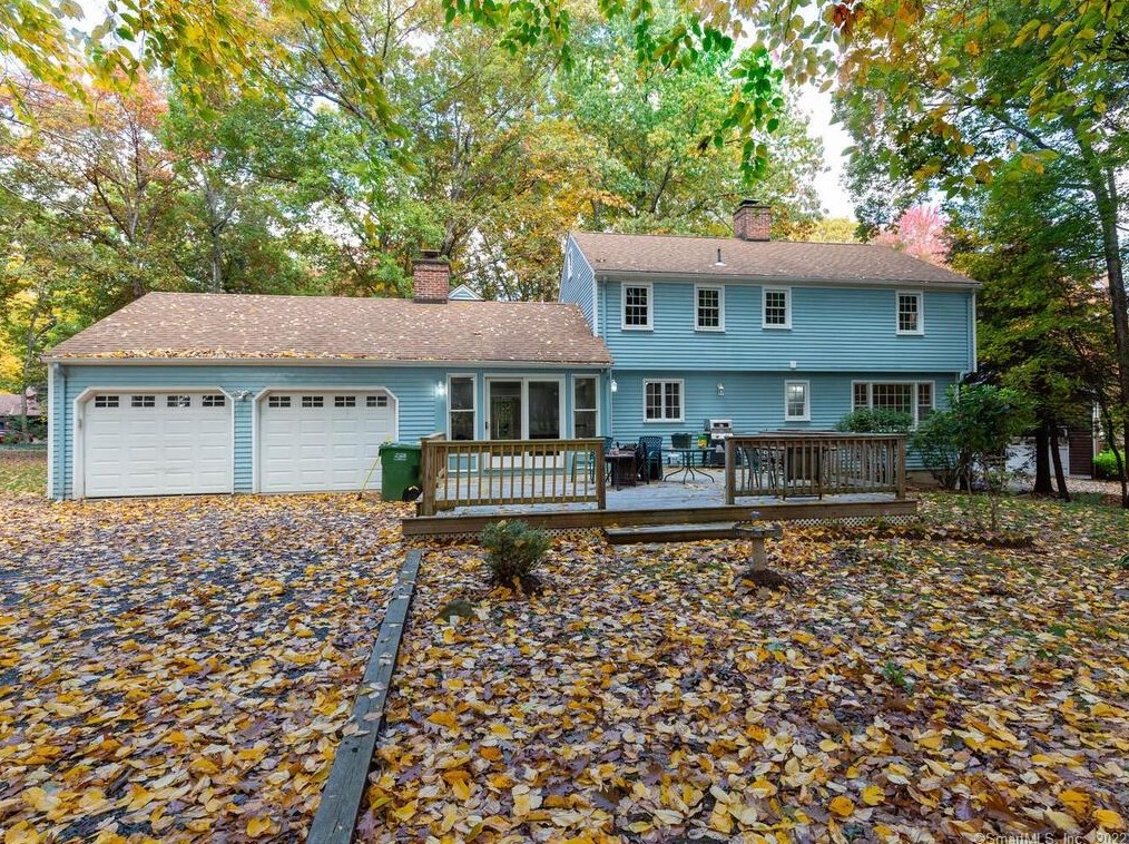 111 Tamara Cir, Avon CT 06001-2254 exterior