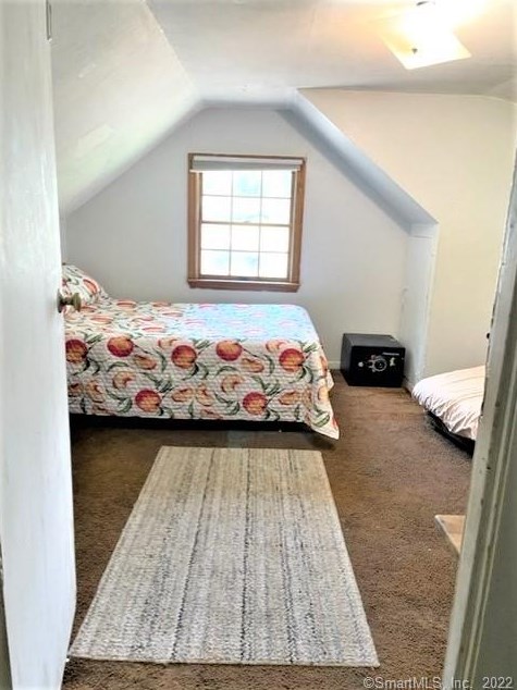 11 Lk Ave, New Haven CT 06516-4812 exterior