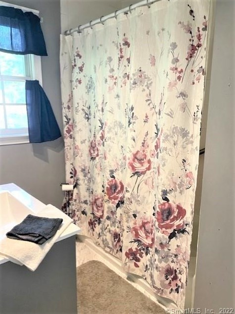 11 Lk Ave, New Haven CT 06516-4812 exterior