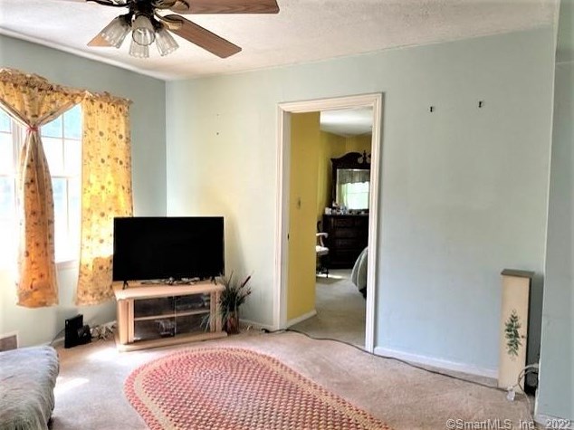 11 Lk Ave, New Haven CT 06516-4812 exterior