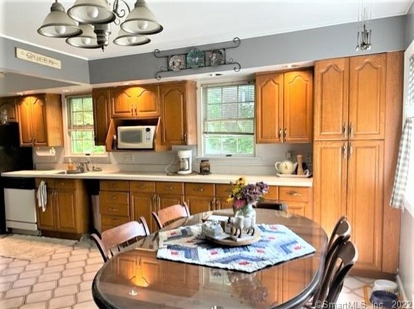 11 Lk Ave, New Haven CT 06516-4812 exterior