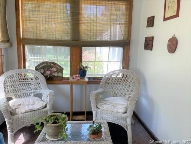 11 Lk Ave, New Haven CT 06516-4812 exterior