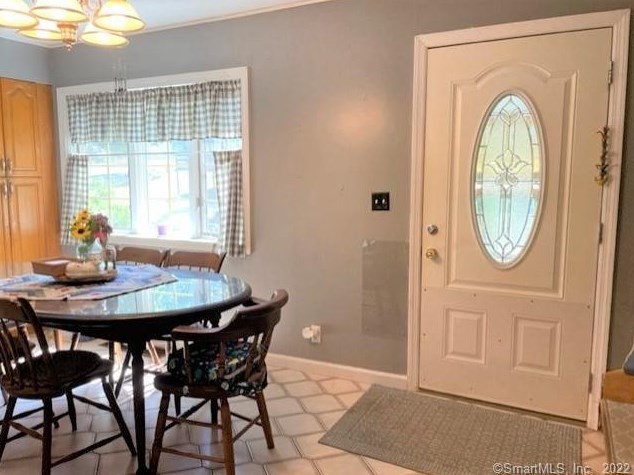 11 Lk Ave, New Haven CT 06516-4812 exterior