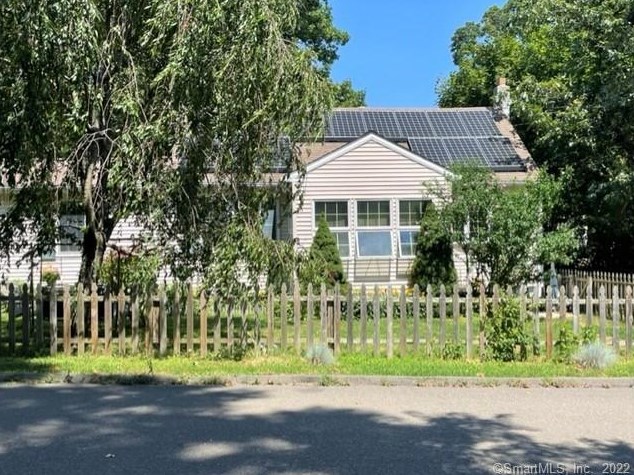 11 Lk Ave, New Haven CT 06516-4812 exterior