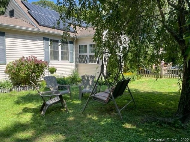 11 Lk Ave, New Haven CT 06516-4812 exterior