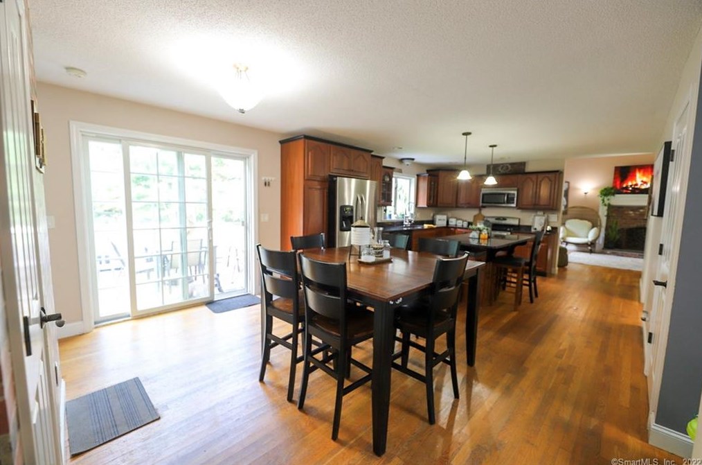 82 Lehtinen Rd, Thompson CT  06277-1907 exterior