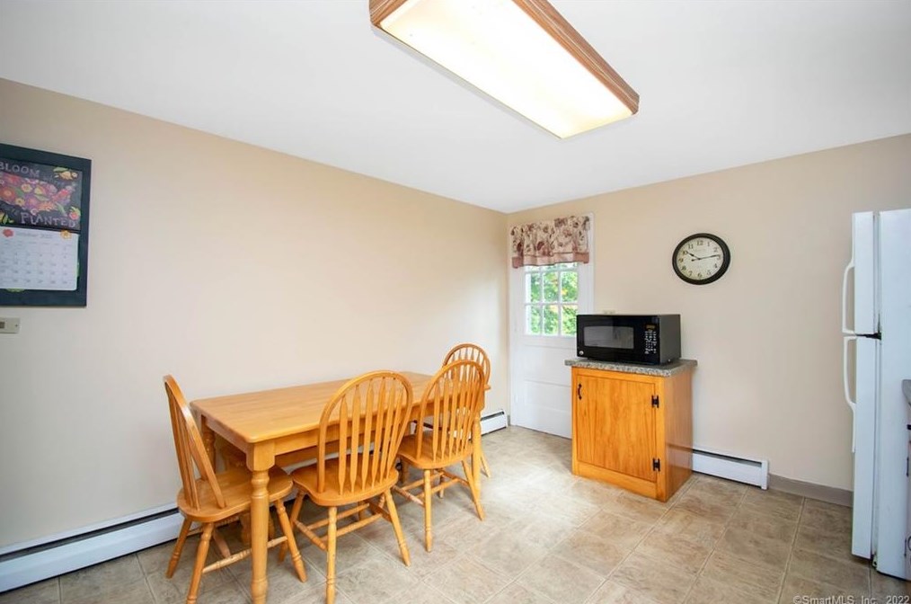 323 Vernon Ave, Vernon CT 06066-4321 exterior