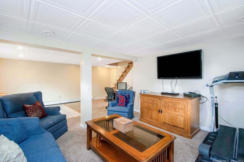 323 Vernon Ave, Vernon CT 06066-4321 exterior