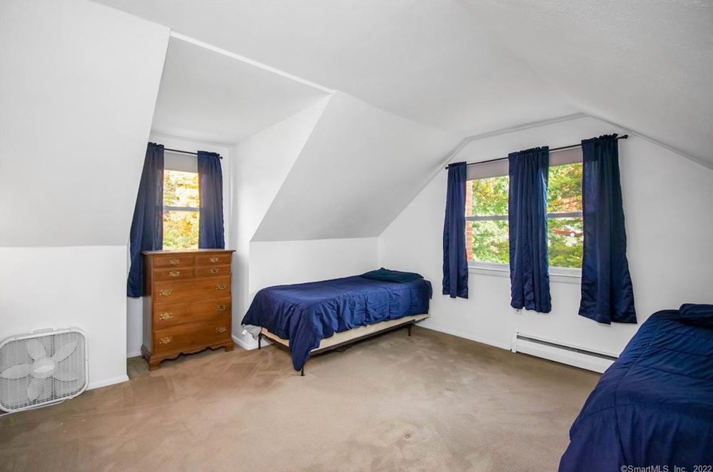 323 Vernon Ave, Vernon CT 06066-4321 exterior