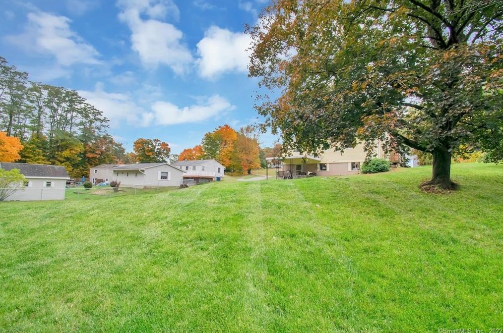 323 Vernon Ave, Vernon CT 06066-4321 exterior