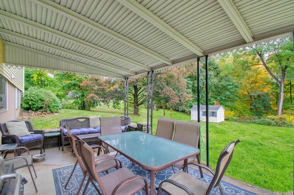 323 Vernon Ave, Vernon CT 06066-4321 exterior