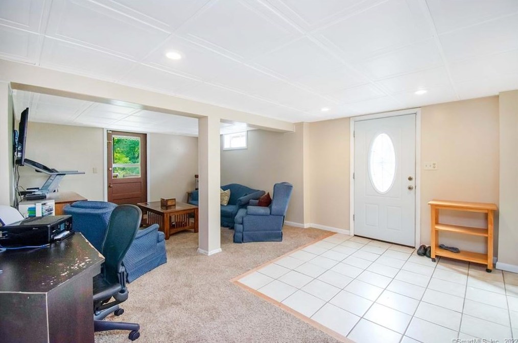 323 Vernon Ave, Vernon CT 06066-4321 exterior