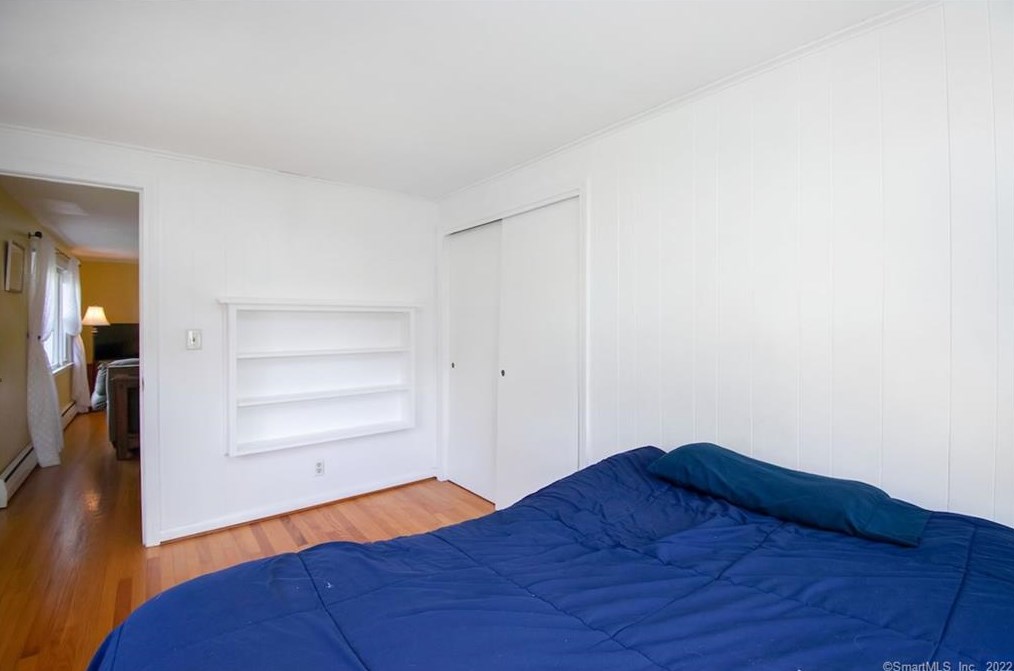 323 Vernon Ave, Vernon CT 06066-4321 exterior