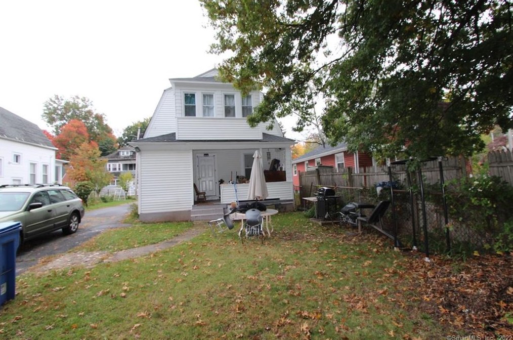 90 Harold St, Hartford CT  06112-1253 exterior