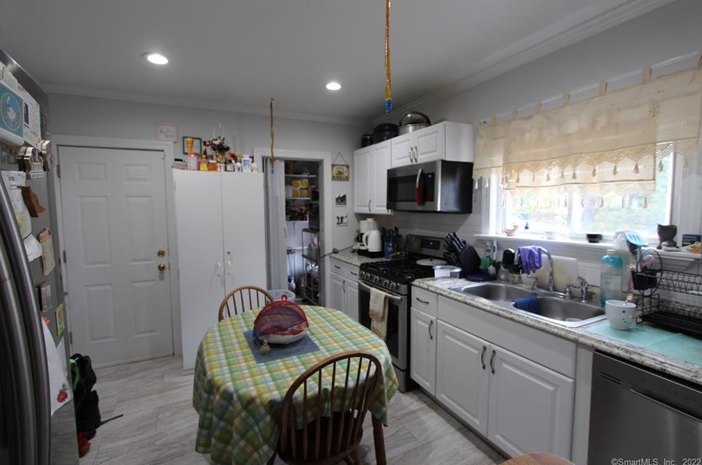 90 Harold St, Hartford CT  06112-1253 exterior