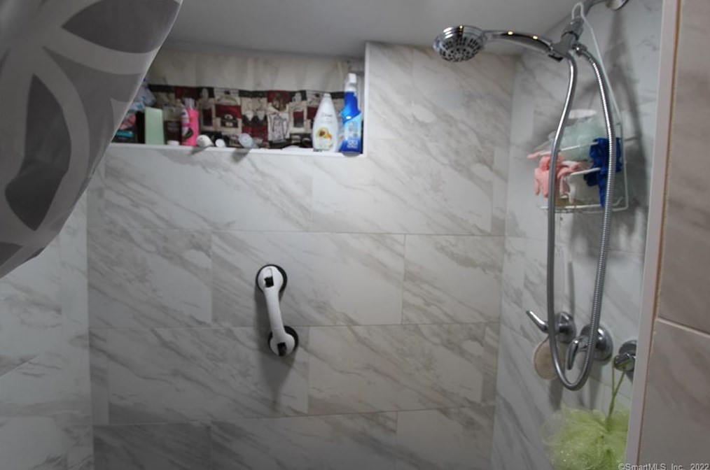 90 Harold St, Hartford CT  06112-1253 exterior