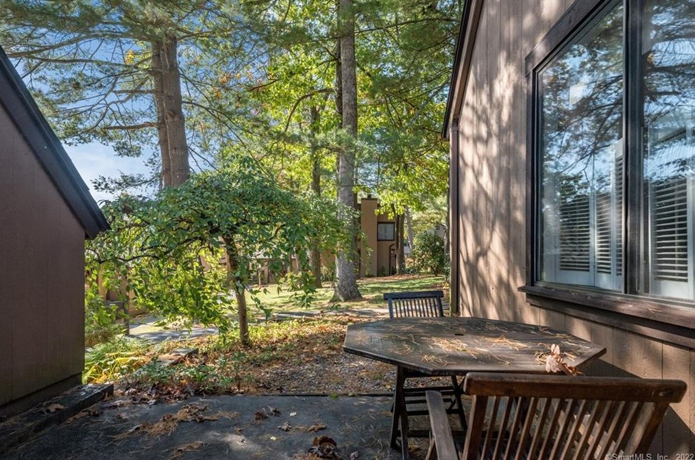 149 Mallard Dr, Avon CT 06001-4544 exterior