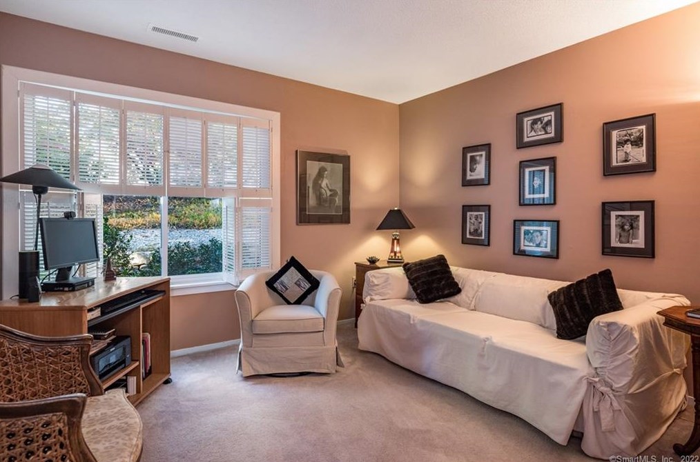 149 Mallard Dr, Avon CT 06001-4544 exterior