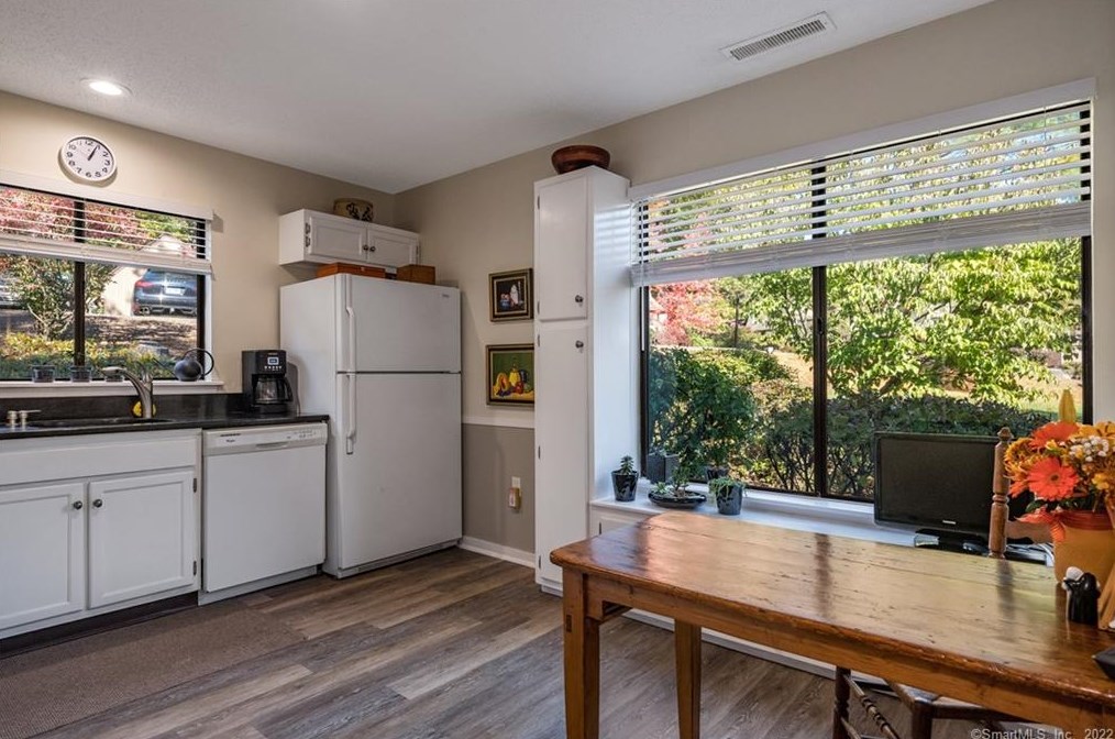 149 Mallard Dr, Avon CT 06001-4544 exterior