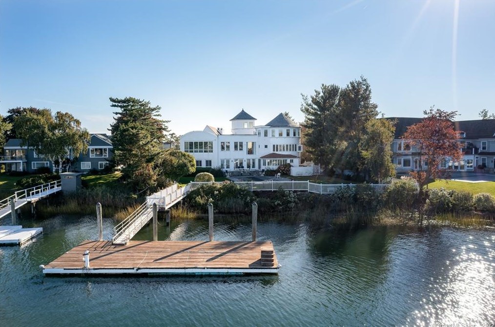 30 Surf Rd, Westport CT  06880-6733 exterior