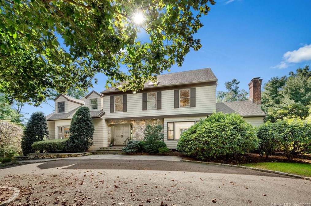 18 Beachside Cmn, Westport CT  06880-6243 exterior