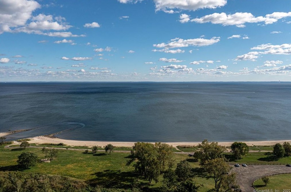 18 Beachside Cmn, Westport CT  06880-6243 exterior