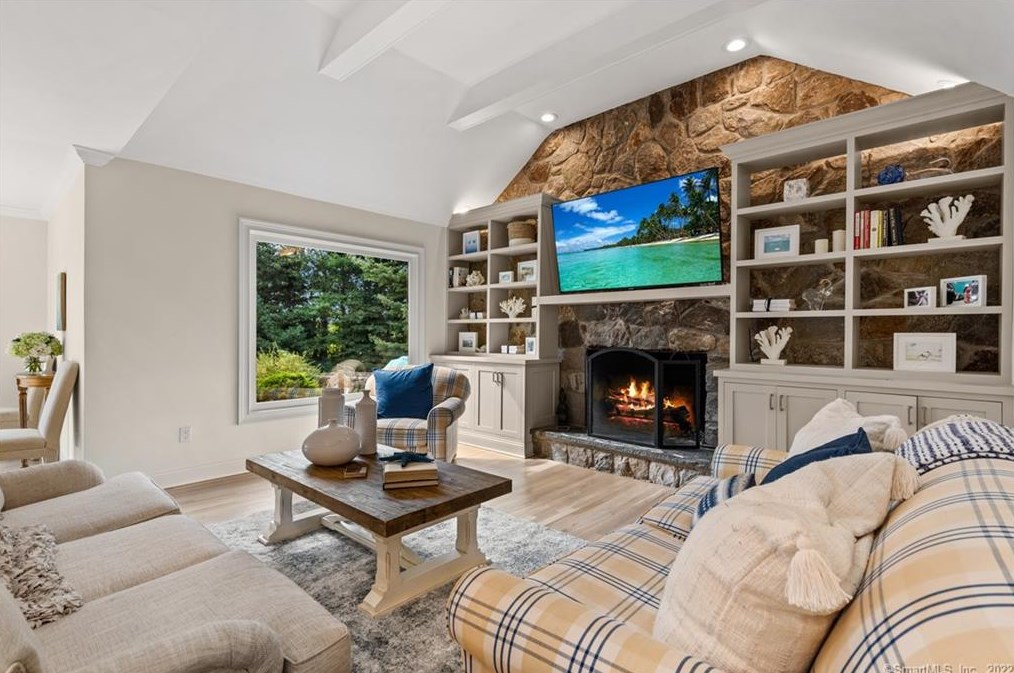 18 Beachside Cmn, Westport CT  06880-6243 exterior