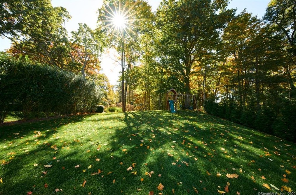 20 Baker Ave, Westport CT 06880-5004 exterior