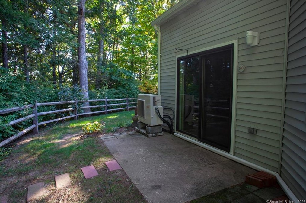 40 Knoll Ln, Simsbury CT  06089-9685 exterior