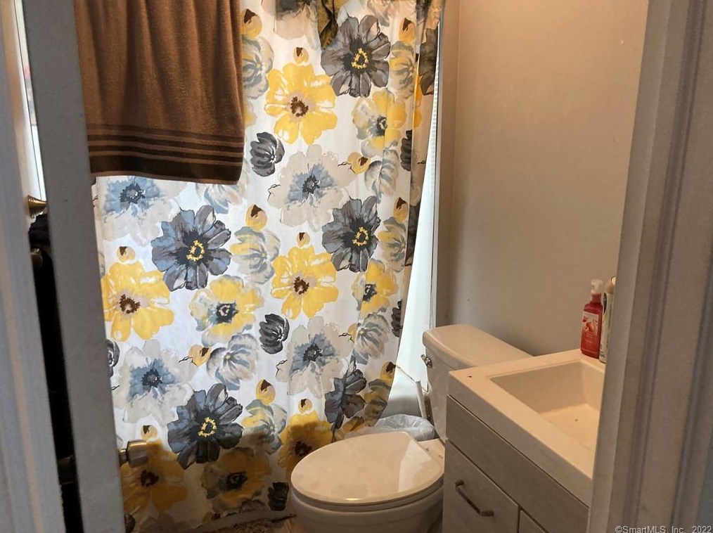 141 Bunker Ave, Meriden CT 06450-3333 exterior