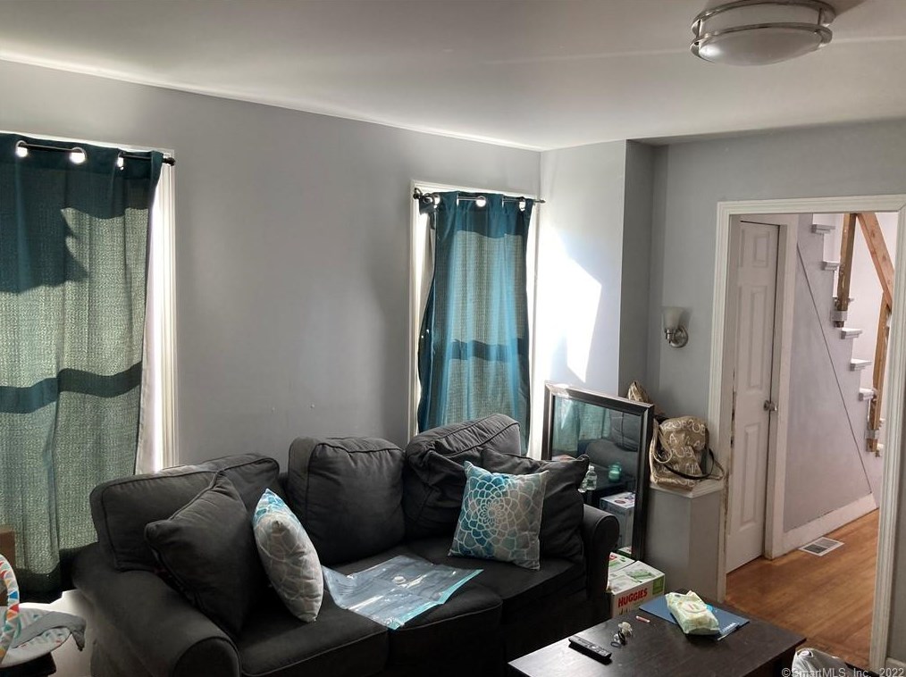 141 Bunker Ave, Meriden CT 06450-3333 exterior