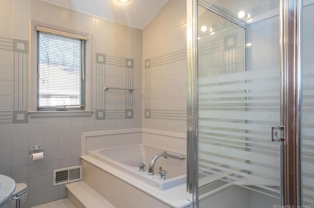 29 Cascade Rd, Hartford CT 06117-2005 exterior