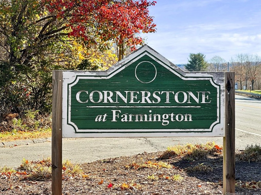 14 Lantern Ct, Farmington CT 06032-3334 exterior