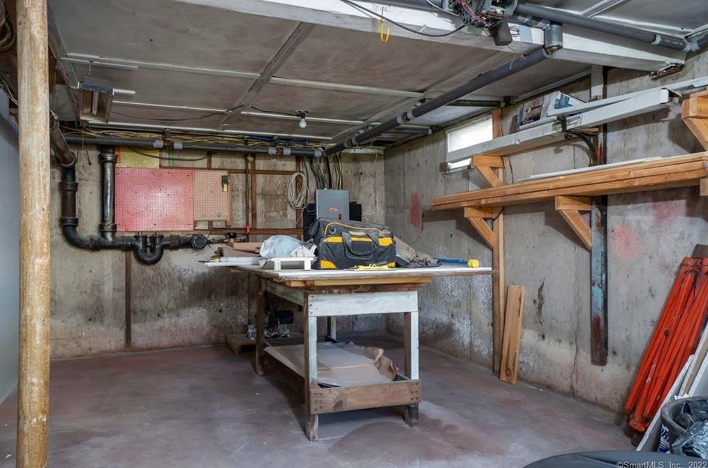 57 Vale Ave, Meriden CT 06451-2828 exterior