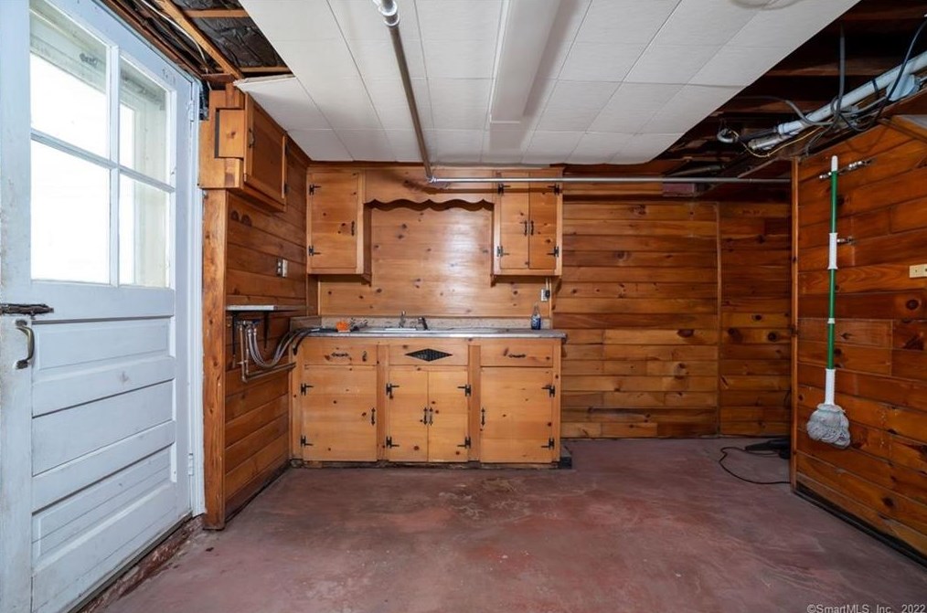 57 Vale Ave, Meriden CT 06451-2828 exterior