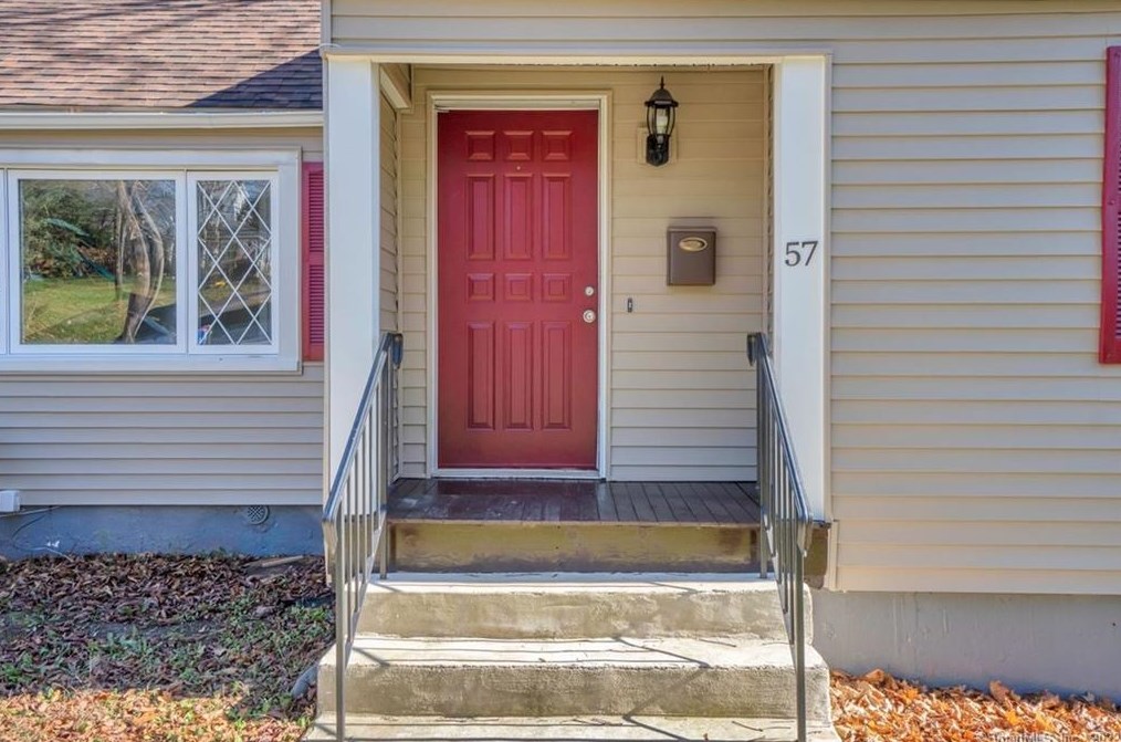 57 Vale Ave, Meriden CT 06451-2828 exterior