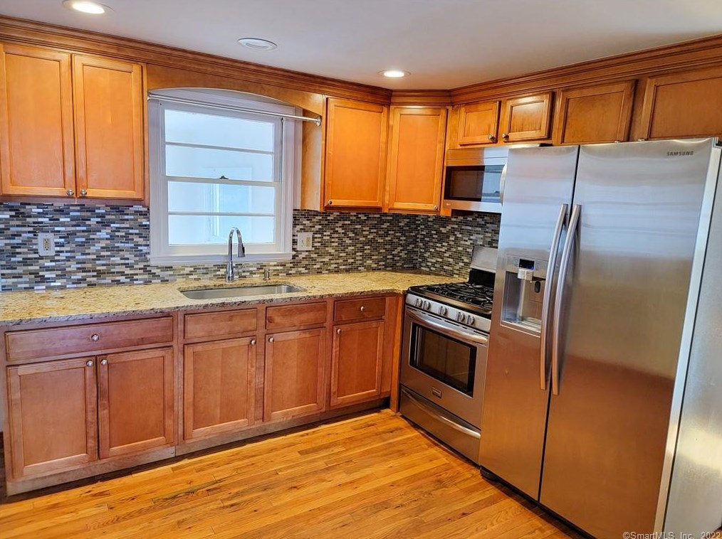 59 Crocker Ave, Hartford CT  06110-1002 exterior