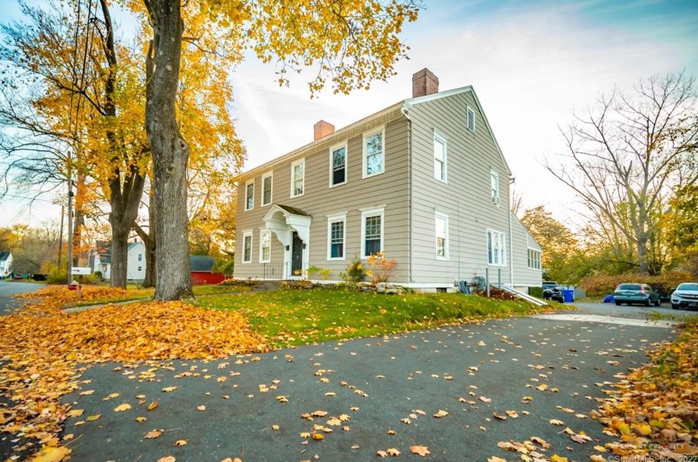 9 Pleasant St, Cromwell CT  06416-2323 exterior