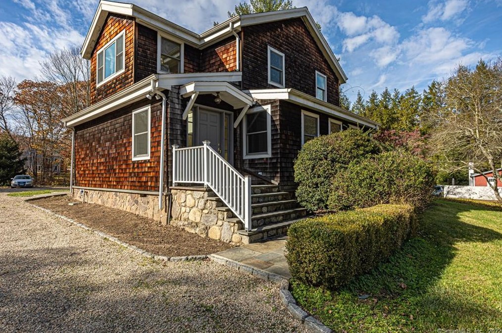 266 Newtown Tpke, Weston CT  06883-1320 exterior