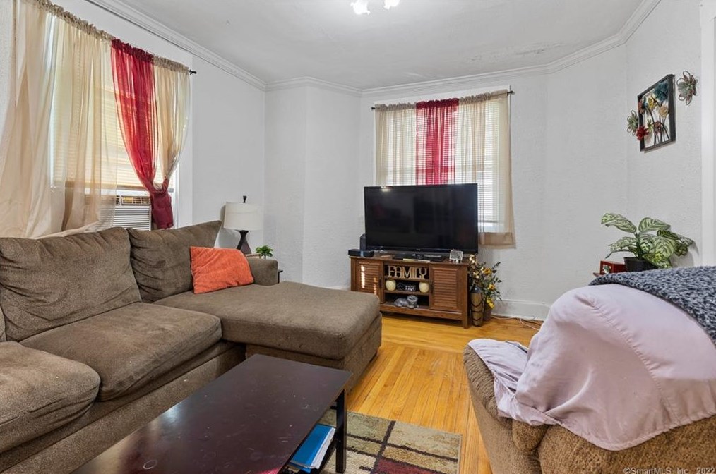 9 Hugo St, New Haven CT  06516-1309 exterior