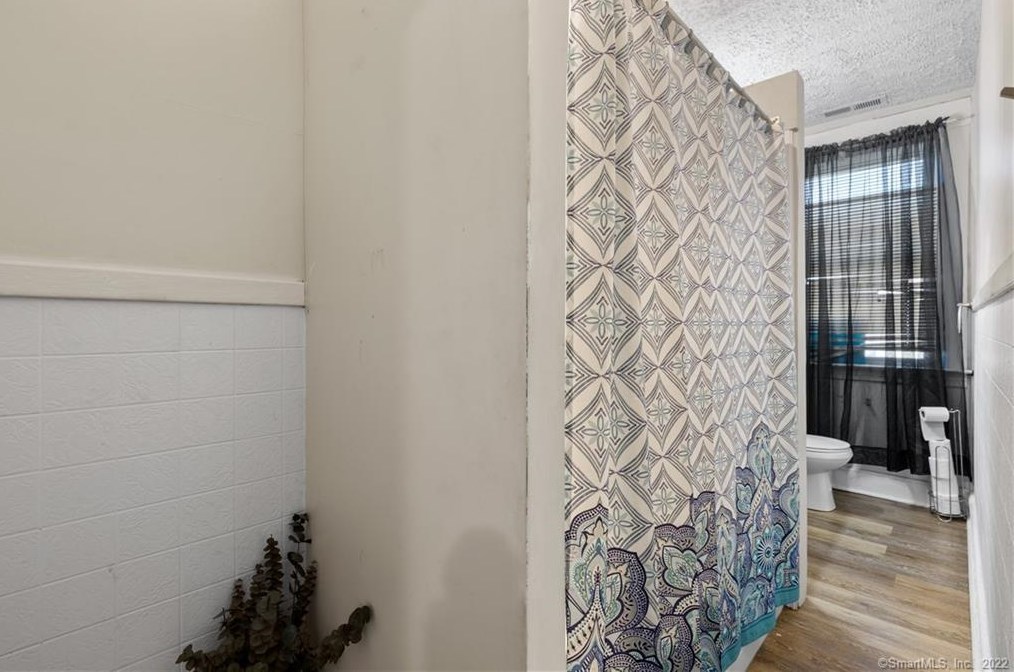 9 Hugo St, New Haven CT  06516-1309 exterior