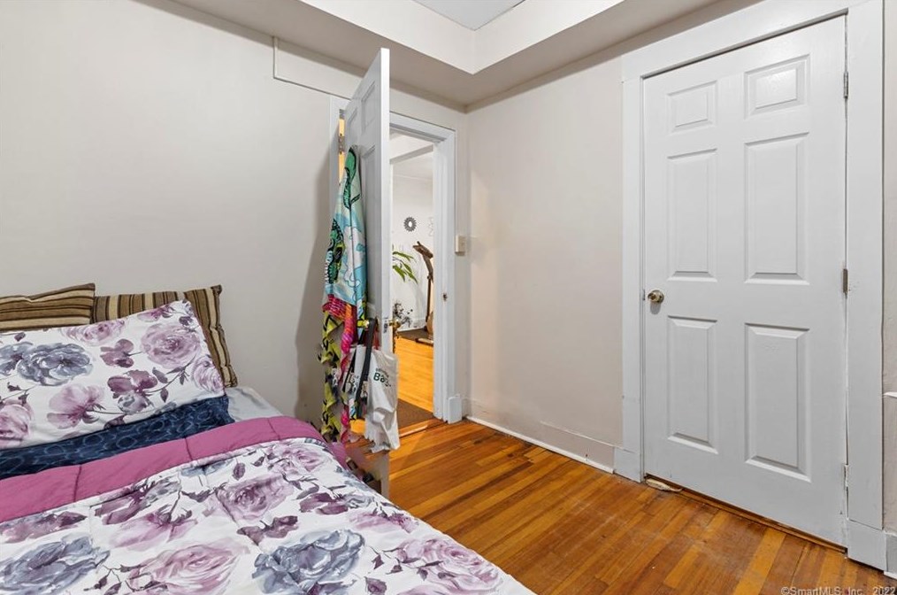 9 Hugo St, New Haven CT  06516-1309 exterior