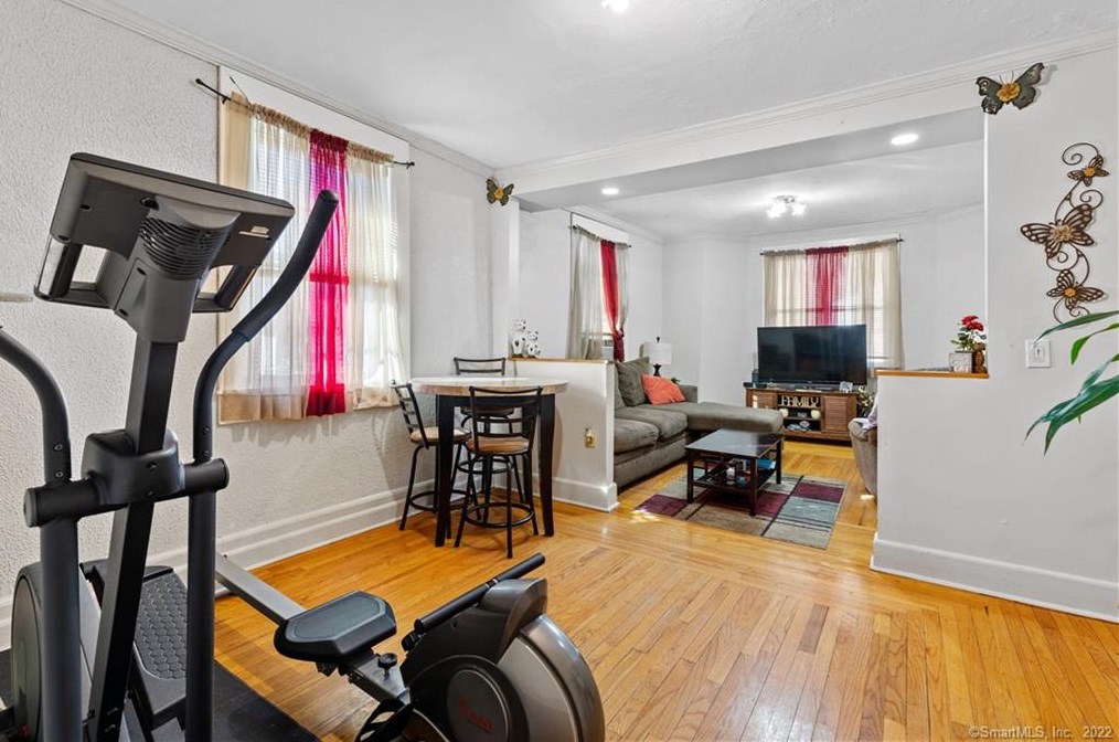 9 Hugo St, New Haven CT  06516-1309 exterior