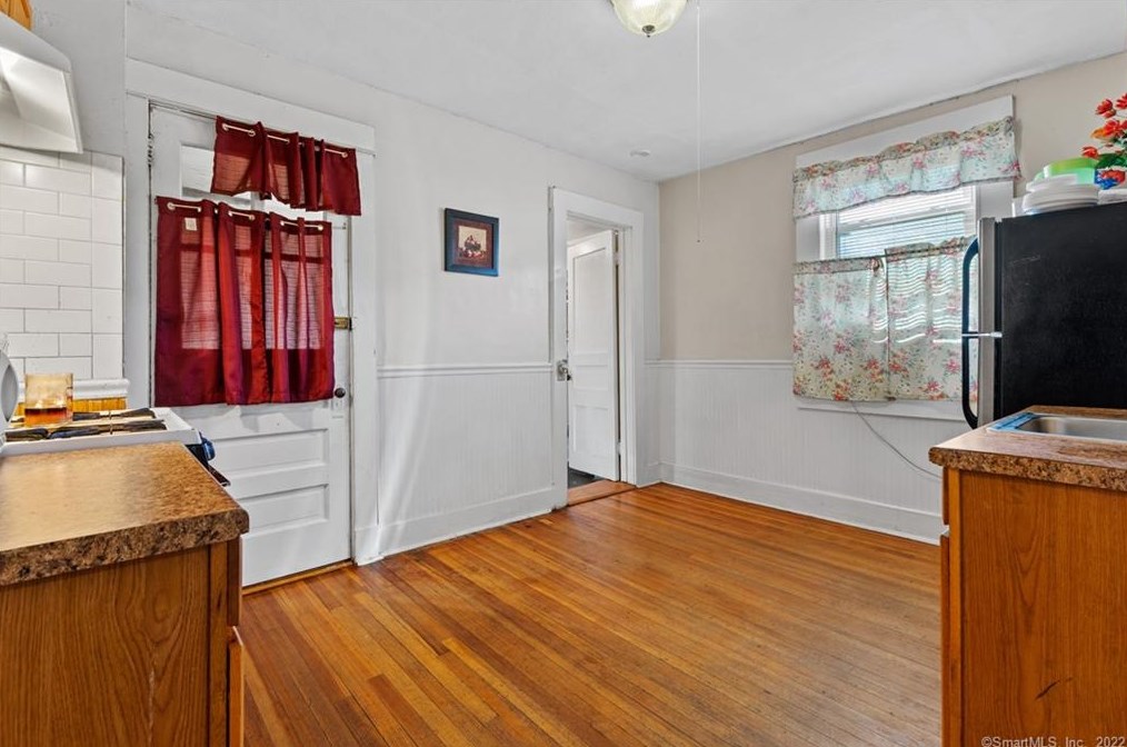 9 Hugo St, New Haven CT  06516-1309 exterior